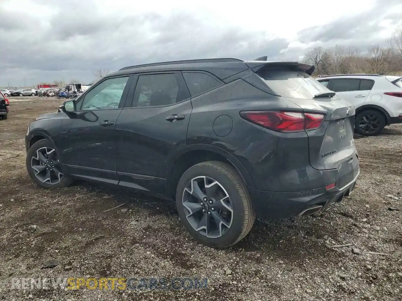 2 Photograph of a damaged car 3GNKBKRS5LS547658 CHEVROLET BLAZER 2020