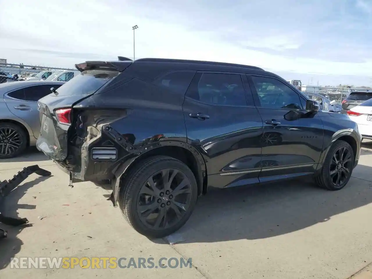 3 Photograph of a damaged car 3GNKBKRS5LS596116 CHEVROLET BLAZER 2020