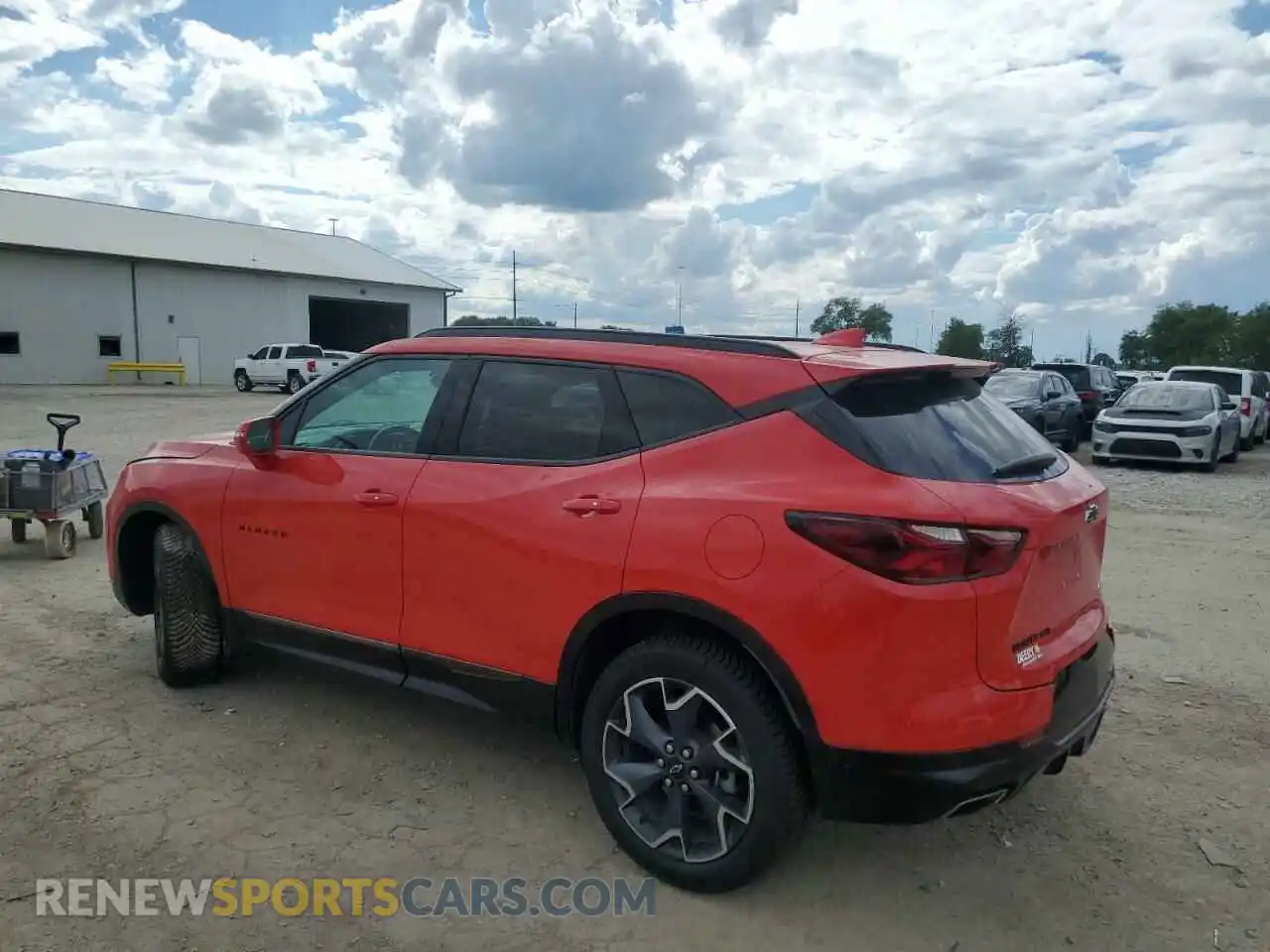 2 Photograph of a damaged car 3GNKBKRS8LS573512 CHEVROLET BLAZER 2020