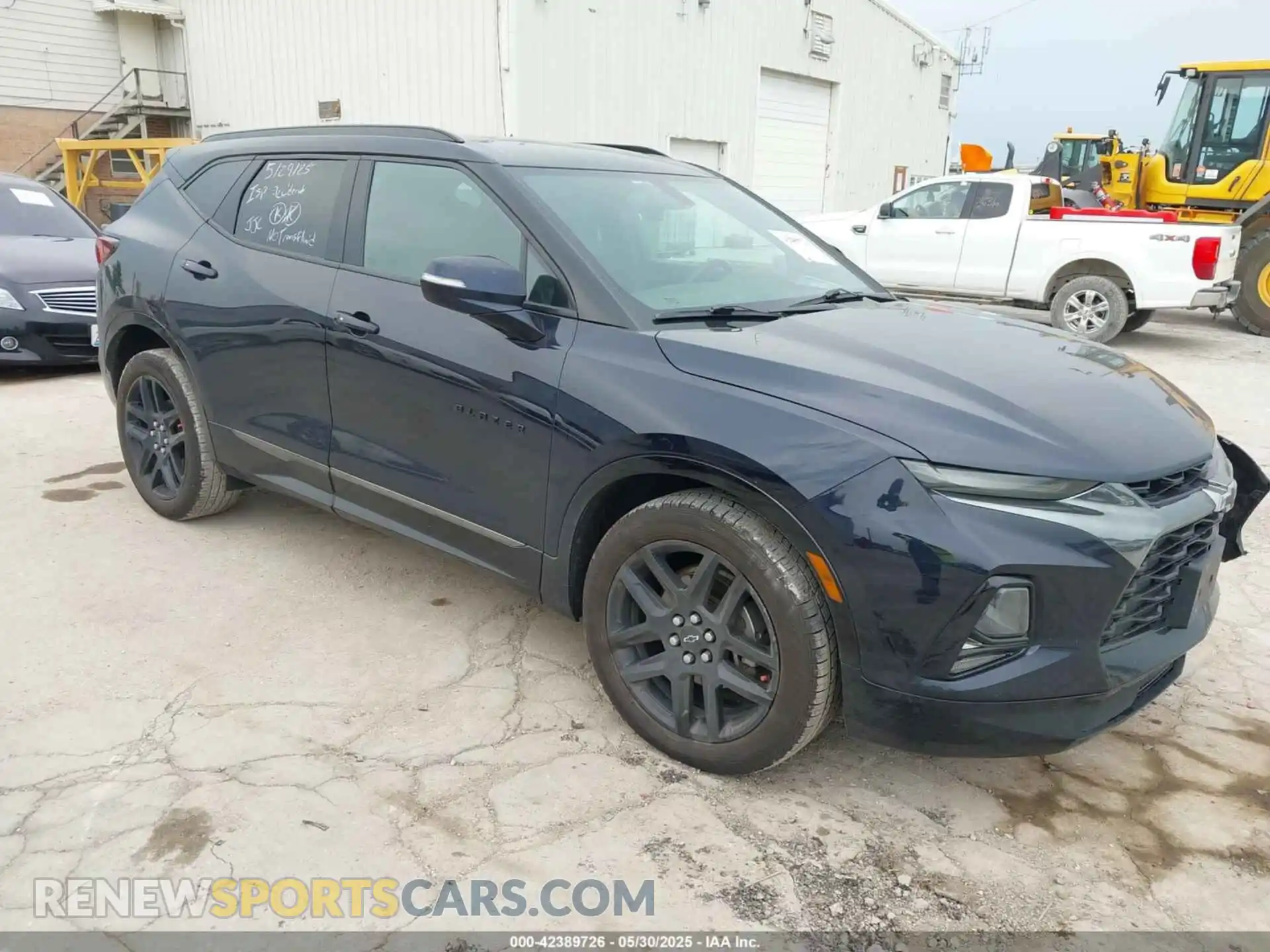 1 Photograph of a damaged car 3GNKBKRS9LS669925 CHEVROLET BLAZER 2020