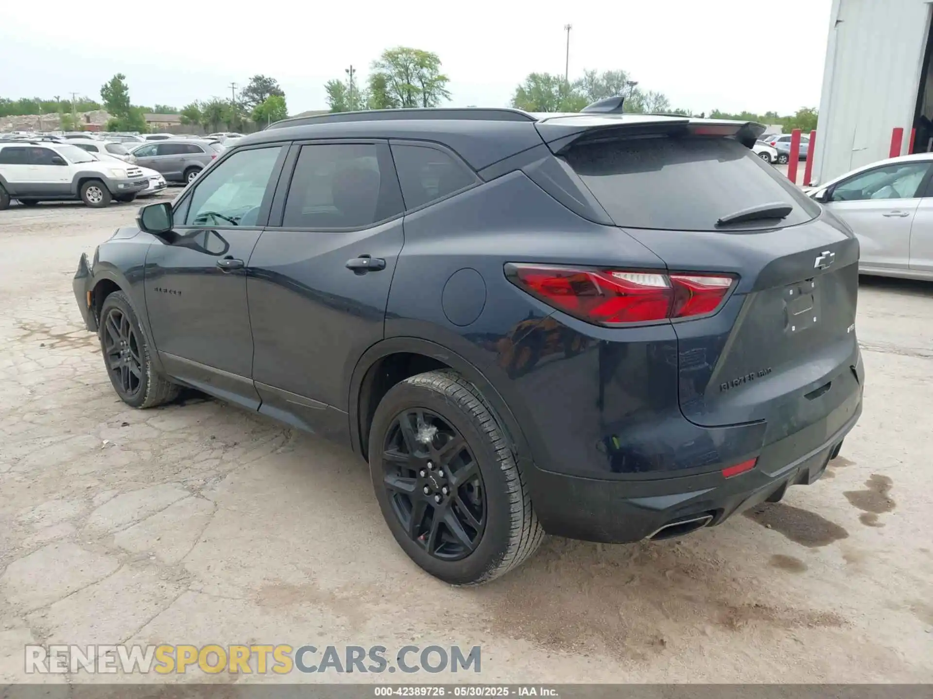 3 Photograph of a damaged car 3GNKBKRS9LS669925 CHEVROLET BLAZER 2020