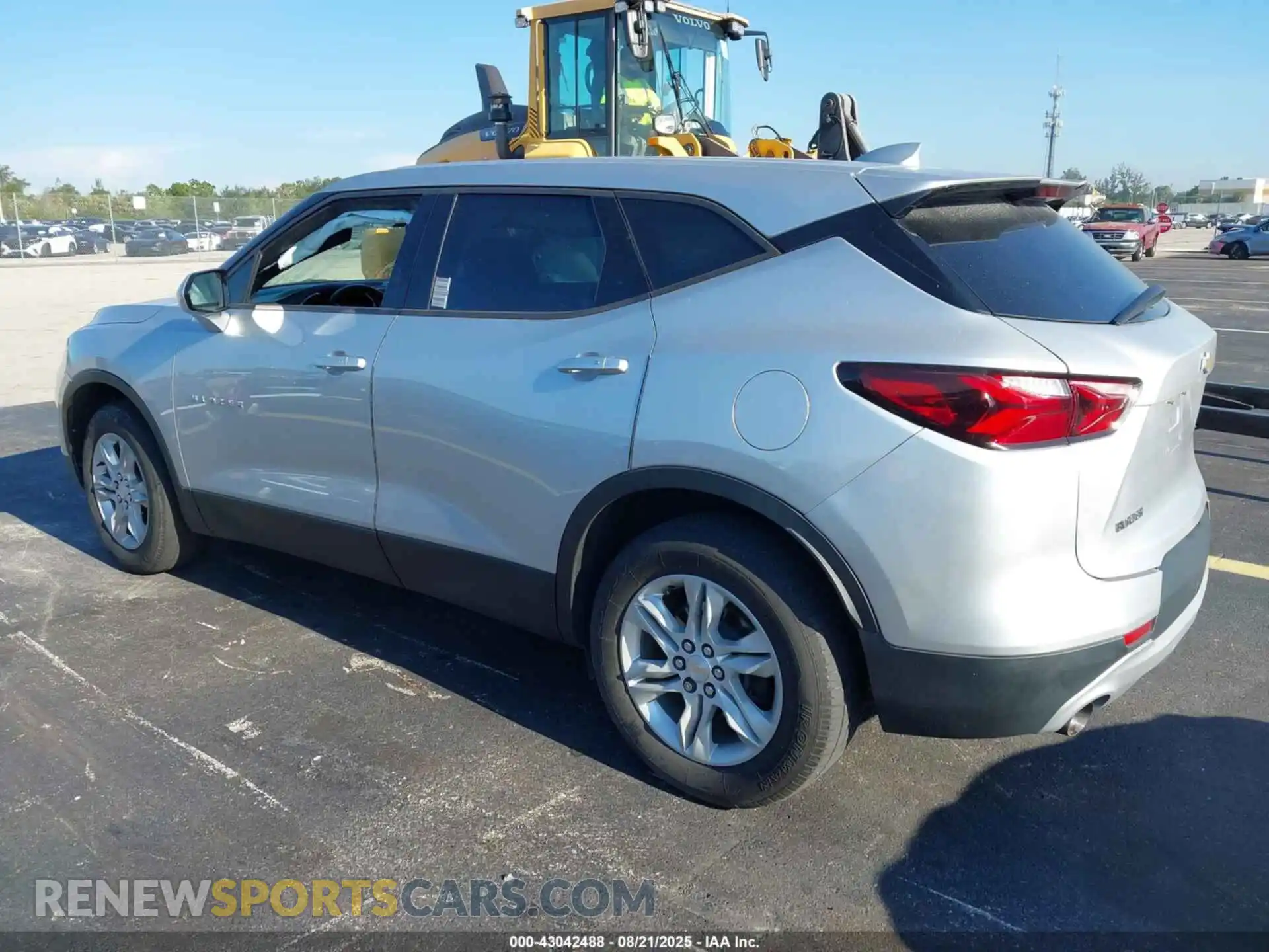3 Photograph of a damaged car 3GNKBBRA3MS504218 CHEVROLET BLAZER 2021