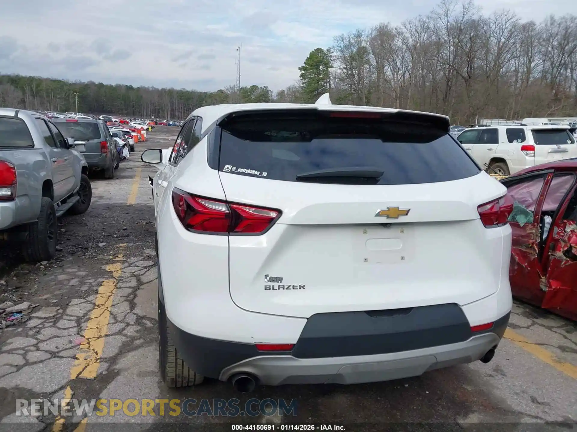 3 Photograph of a damaged car 3GNKBBRA3MS573815 CHEVROLET BLAZER 2021