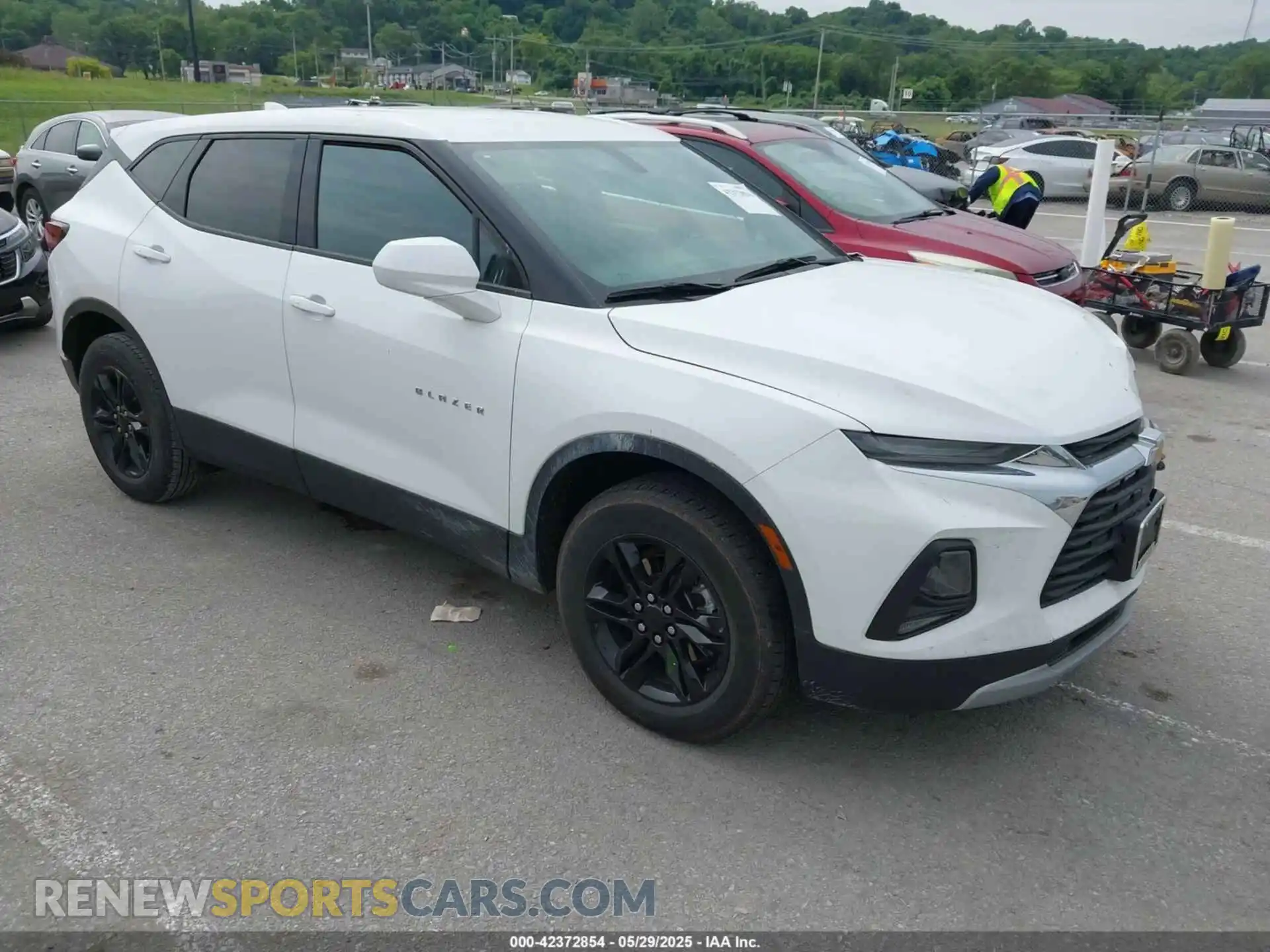 1 Photograph of a damaged car 3GNKBBRA4MS574567 CHEVROLET BLAZER 2021
