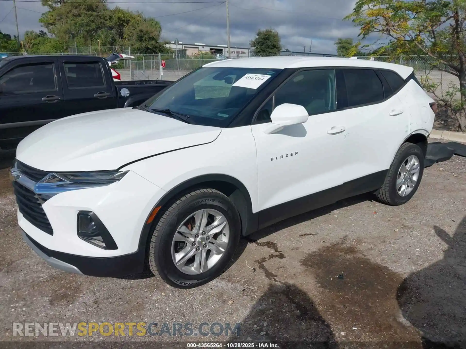 2 Photograph of a damaged car 3GNKBBRAXMS500084 CHEVROLET BLAZER 2021