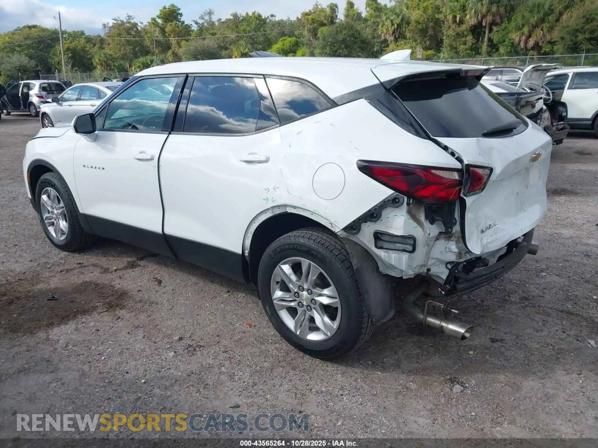 3 Photograph of a damaged car 3GNKBBRAXMS500084 CHEVROLET BLAZER 2021