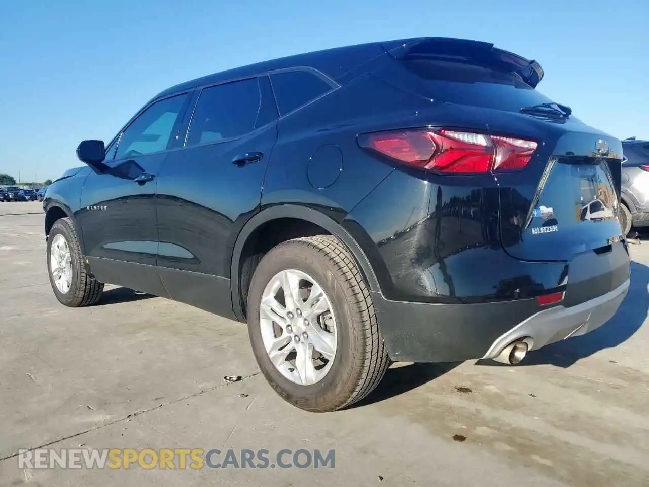 2 Photograph of a damaged car 3GNKBBRAXMS548961 CHEVROLET BLAZER 2021