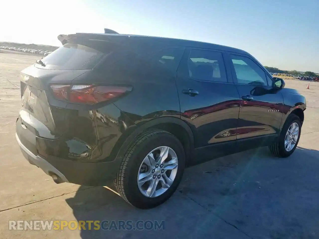 3 Photograph of a damaged car 3GNKBBRAXMS548961 CHEVROLET BLAZER 2021