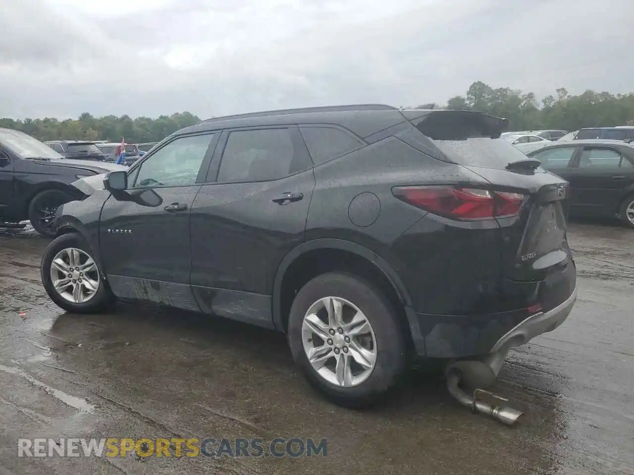 2 Photograph of a damaged car 3GNKBCR40MS541579 CHEVROLET BLAZER 2021