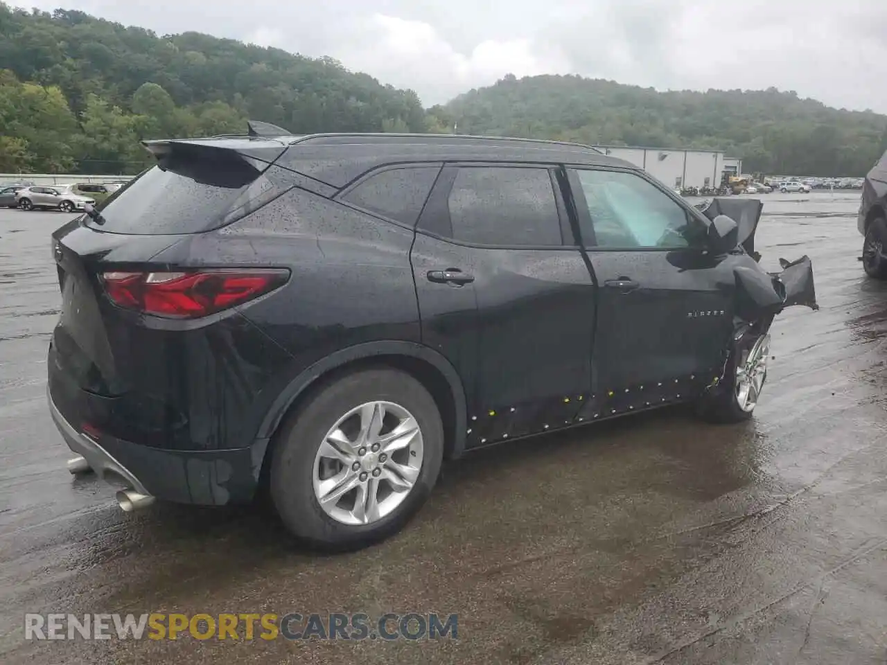 3 Photograph of a damaged car 3GNKBCR40MS541579 CHEVROLET BLAZER 2021