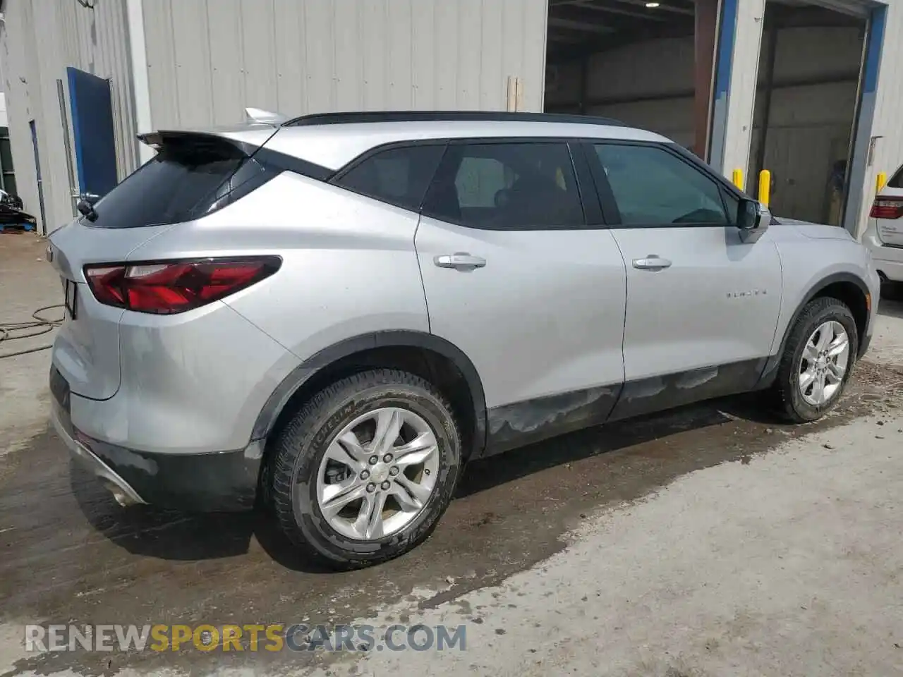 3 Photograph of a damaged car 3GNKBCR41MS536164 CHEVROLET BLAZER 2021