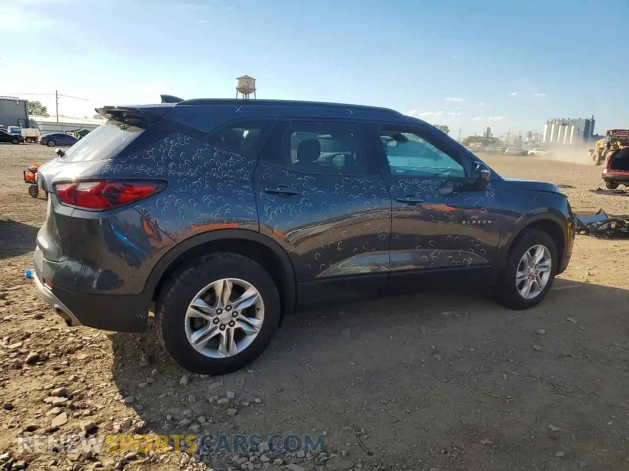 3 Фотография поврежденного автомобиля 3GNKBCR44MS535445 CHEVROLET BLAZER 2021