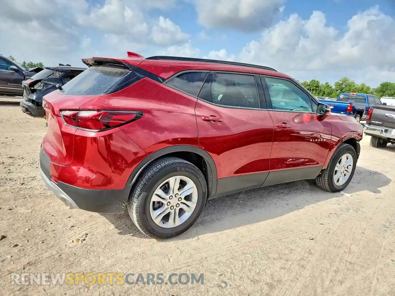 3 Фотография поврежденного автомобиля 3GNKBCR44MS577808 CHEVROLET BLAZER 2021