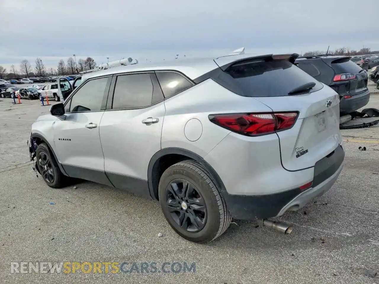 2 Photograph of a damaged car 3GNKBCR44MS585195 CHEVROLET BLAZER 2021