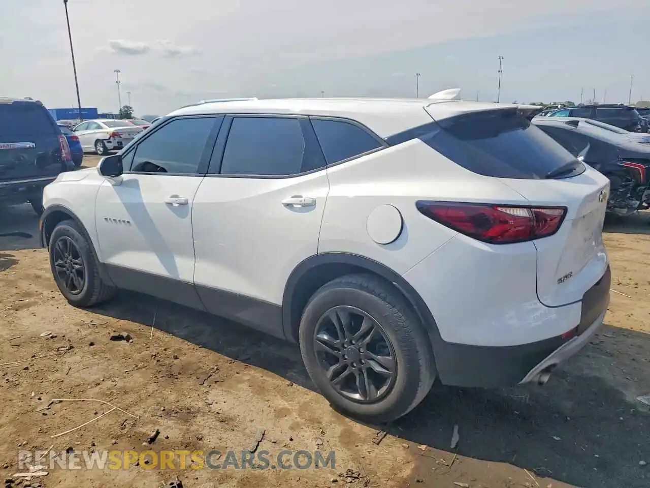 2 Фотография поврежденного автомобиля 3GNKBCR45MS567045 CHEVROLET BLAZER 2021