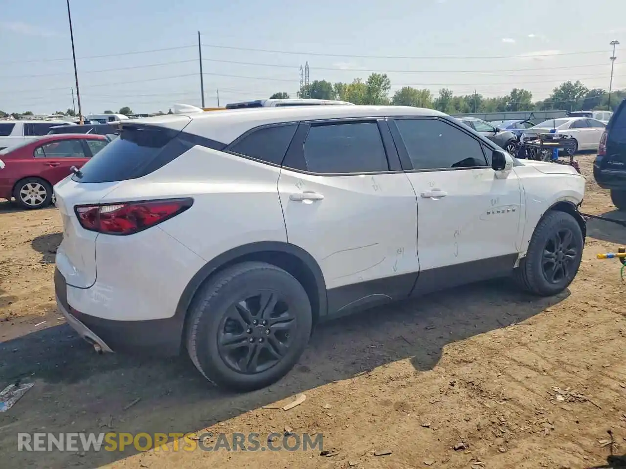 3 Фотография поврежденного автомобиля 3GNKBCR45MS567045 CHEVROLET BLAZER 2021