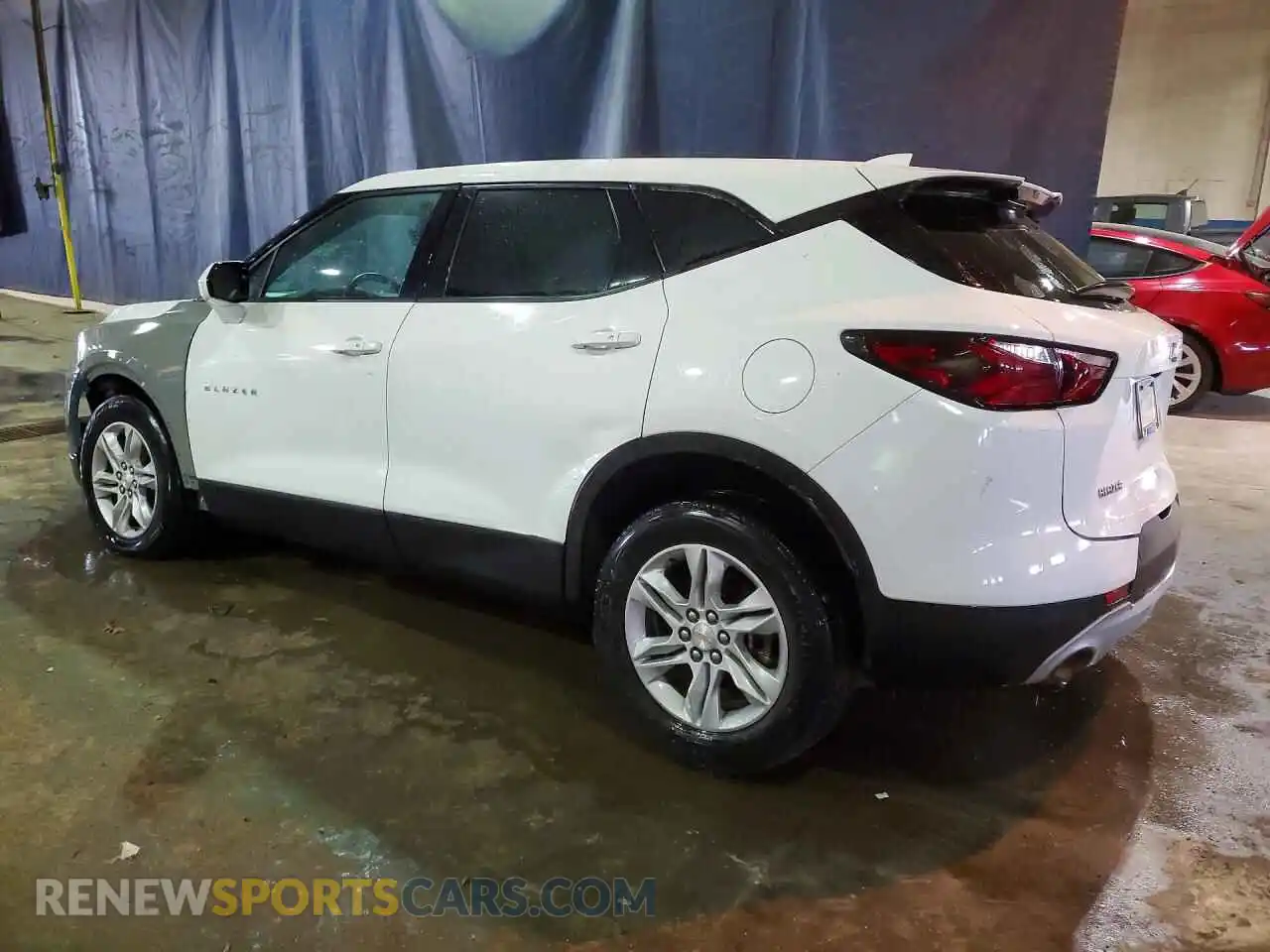 2 Photograph of a damaged car 3GNKBCR46MS561481 CHEVROLET BLAZER 2021