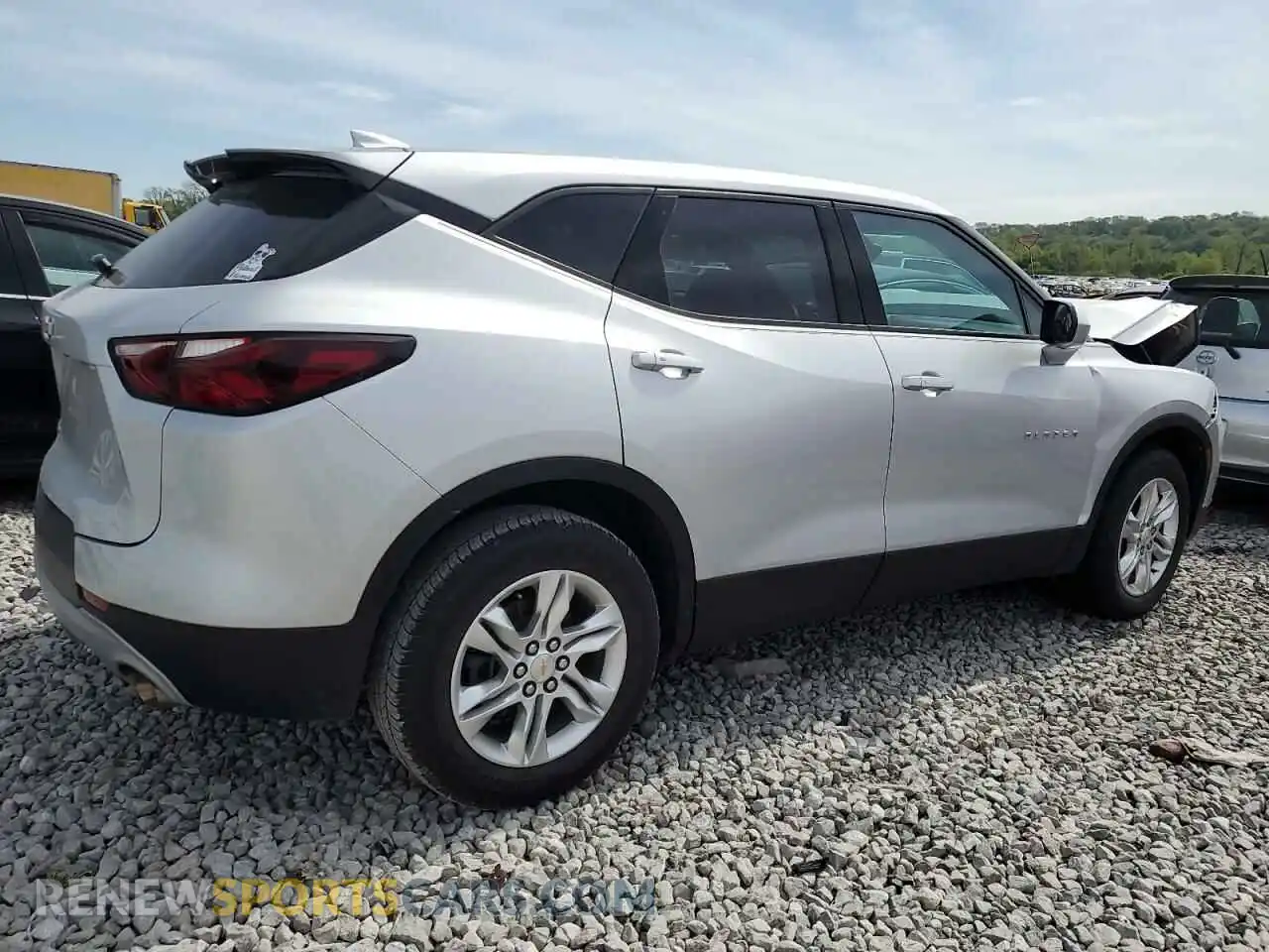 3 Фотография поврежденного автомобиля 3GNKBCR48MS569890 CHEVROLET BLAZER 2021