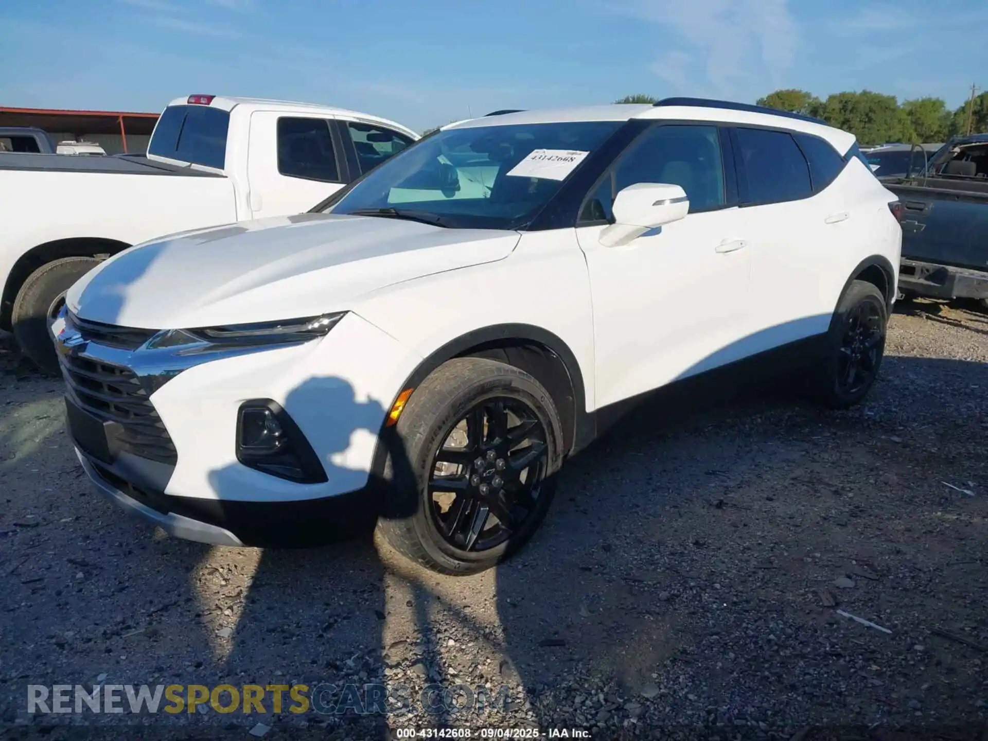 2 Photograph of a damaged car 3GNKBCR49MS512095 CHEVROLET BLAZER 2021