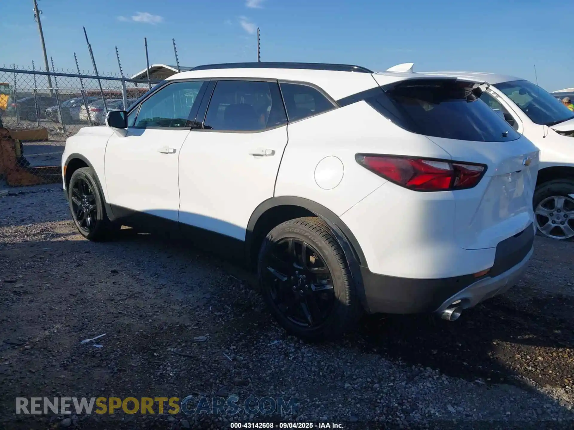 3 Photograph of a damaged car 3GNKBCR49MS512095 CHEVROLET BLAZER 2021