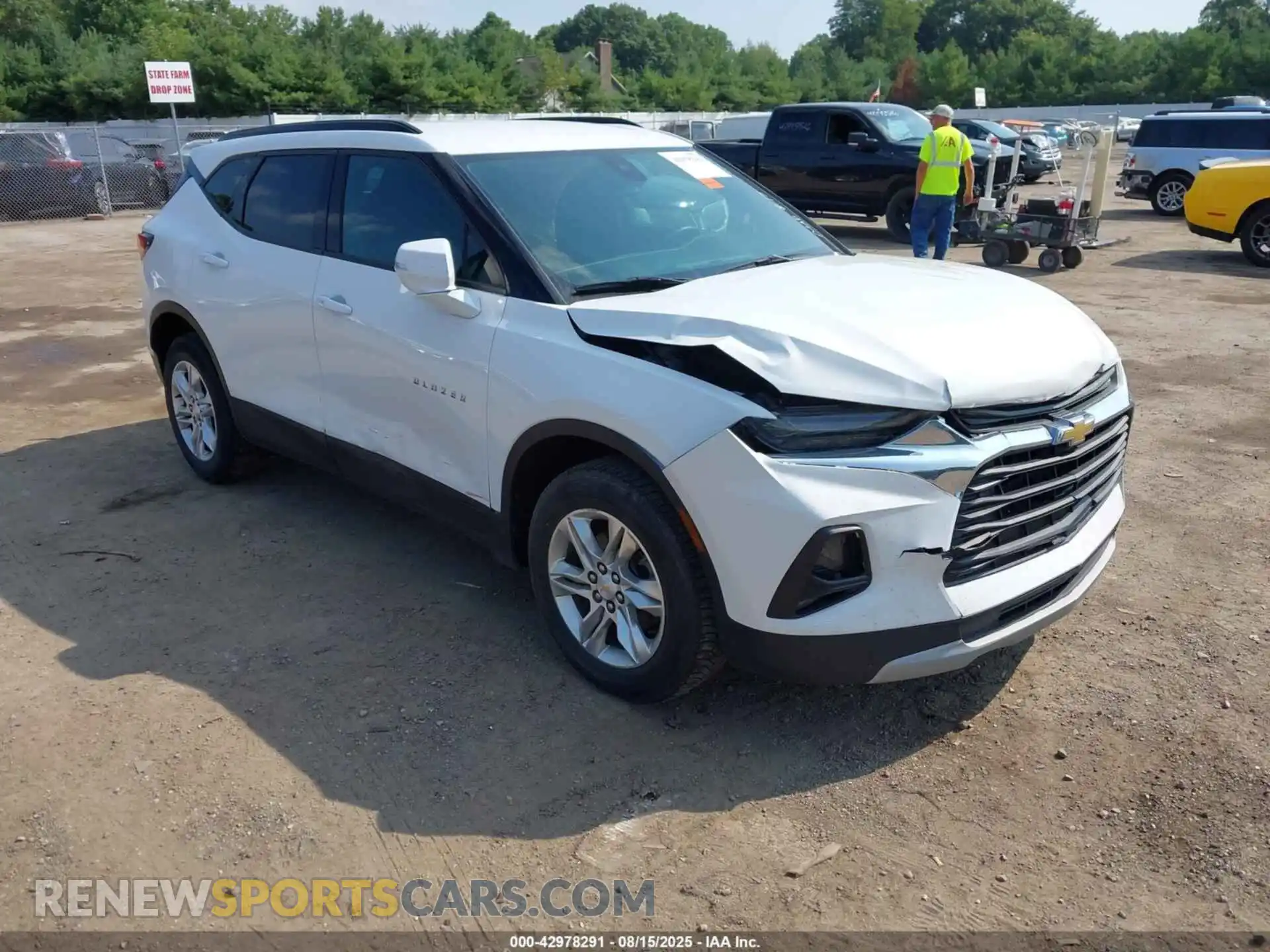 1 Photograph of a damaged car 3GNKBCR49MS536395 CHEVROLET BLAZER 2021