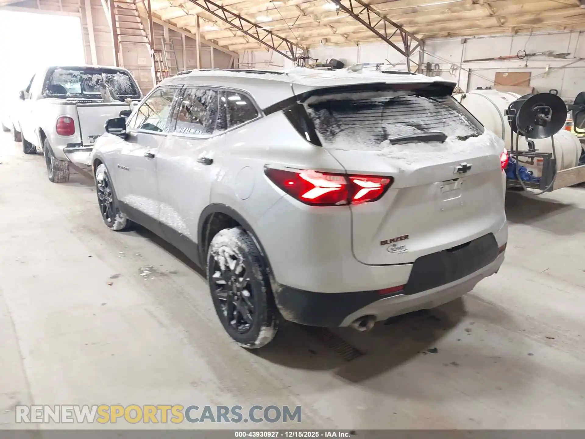 3 Photograph of a damaged car 3GNKBCRS0MS537546 CHEVROLET BLAZER 2021