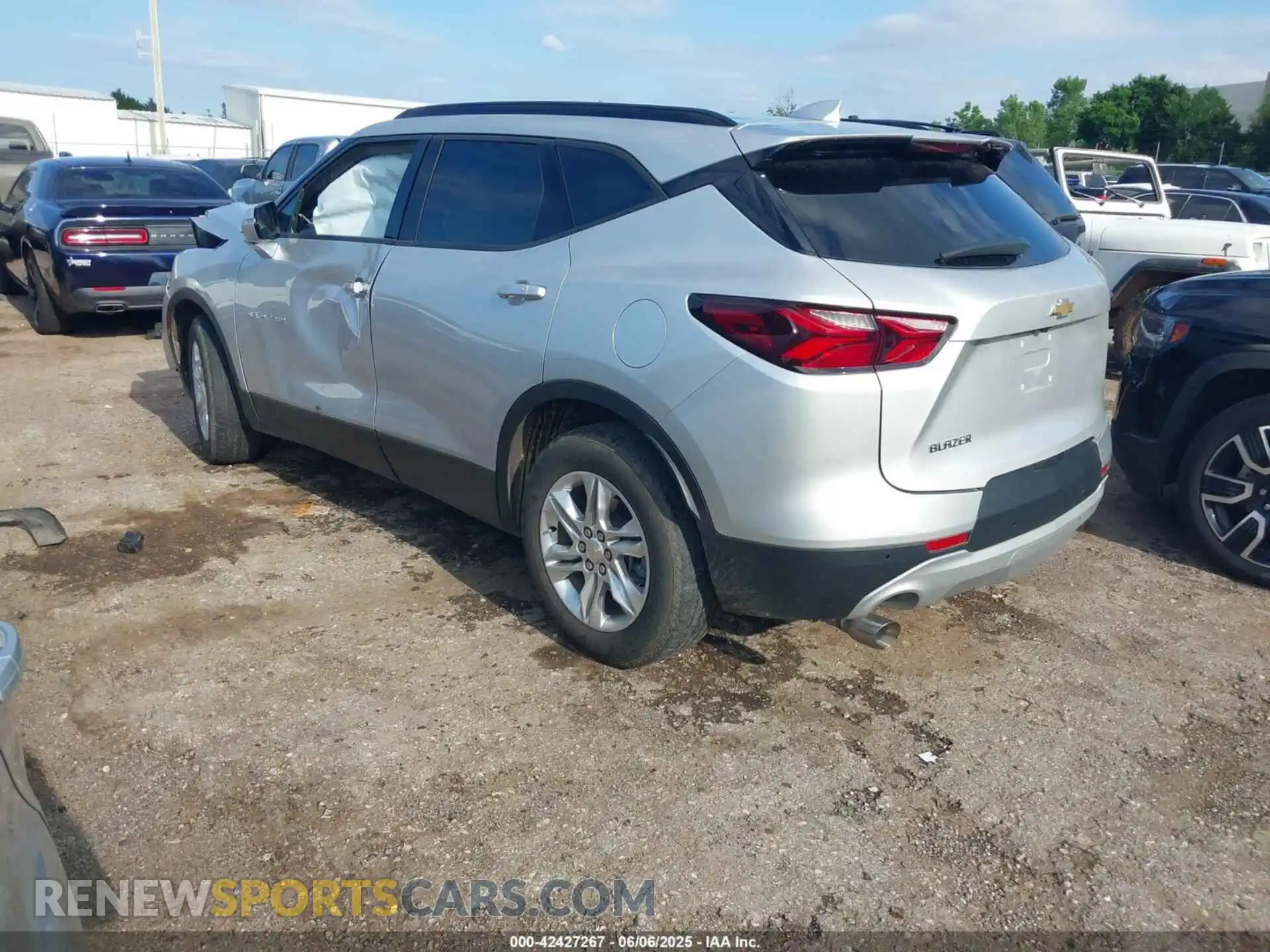3 Photograph of a damaged car 3GNKBCRS1MS509576 CHEVROLET BLAZER 2021