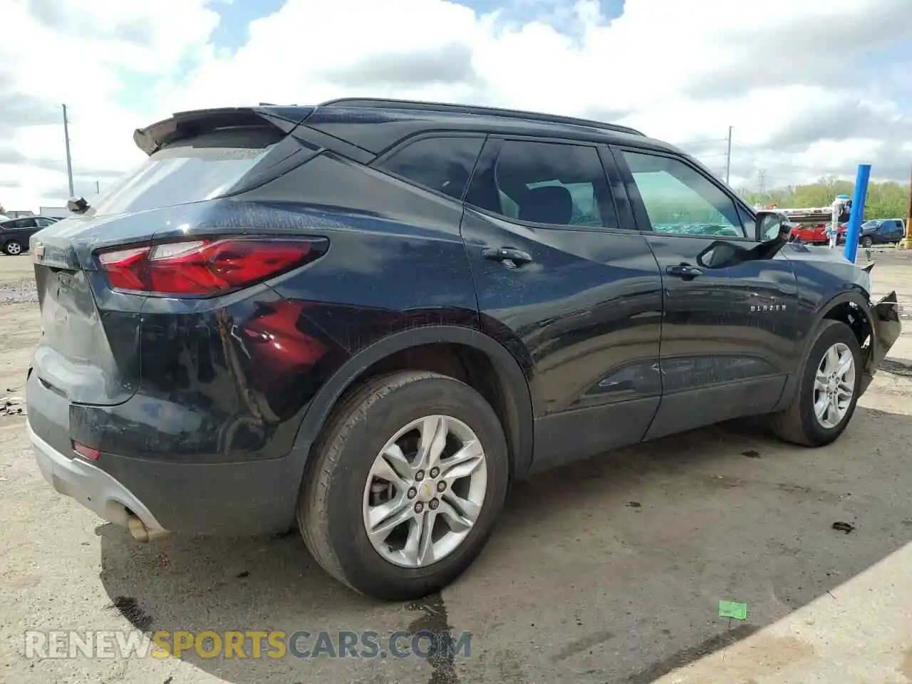 3 Photograph of a damaged car 3GNKBCRS1MS510694 CHEVROLET BLAZER 2021