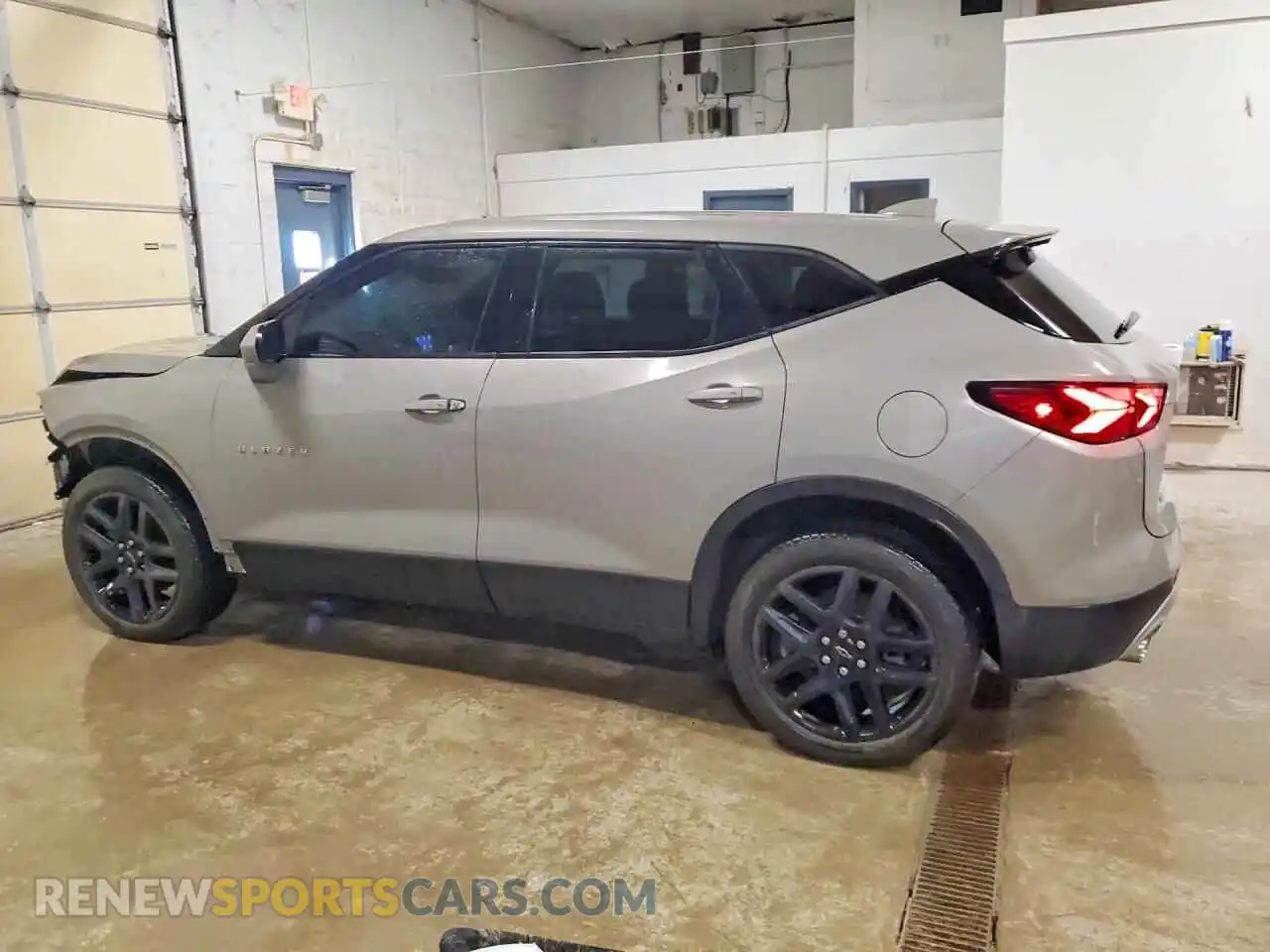 2 Photograph of a damaged car 3GNKBCRS1MS567610 CHEVROLET BLAZER 2021