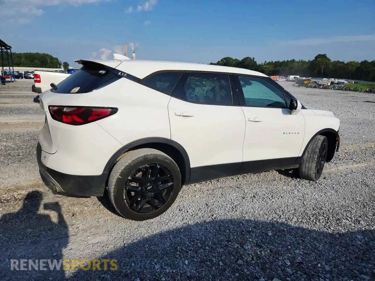 3 Photograph of a damaged car 3GNKBCRS2MS582438 CHEVROLET BLAZER 2021