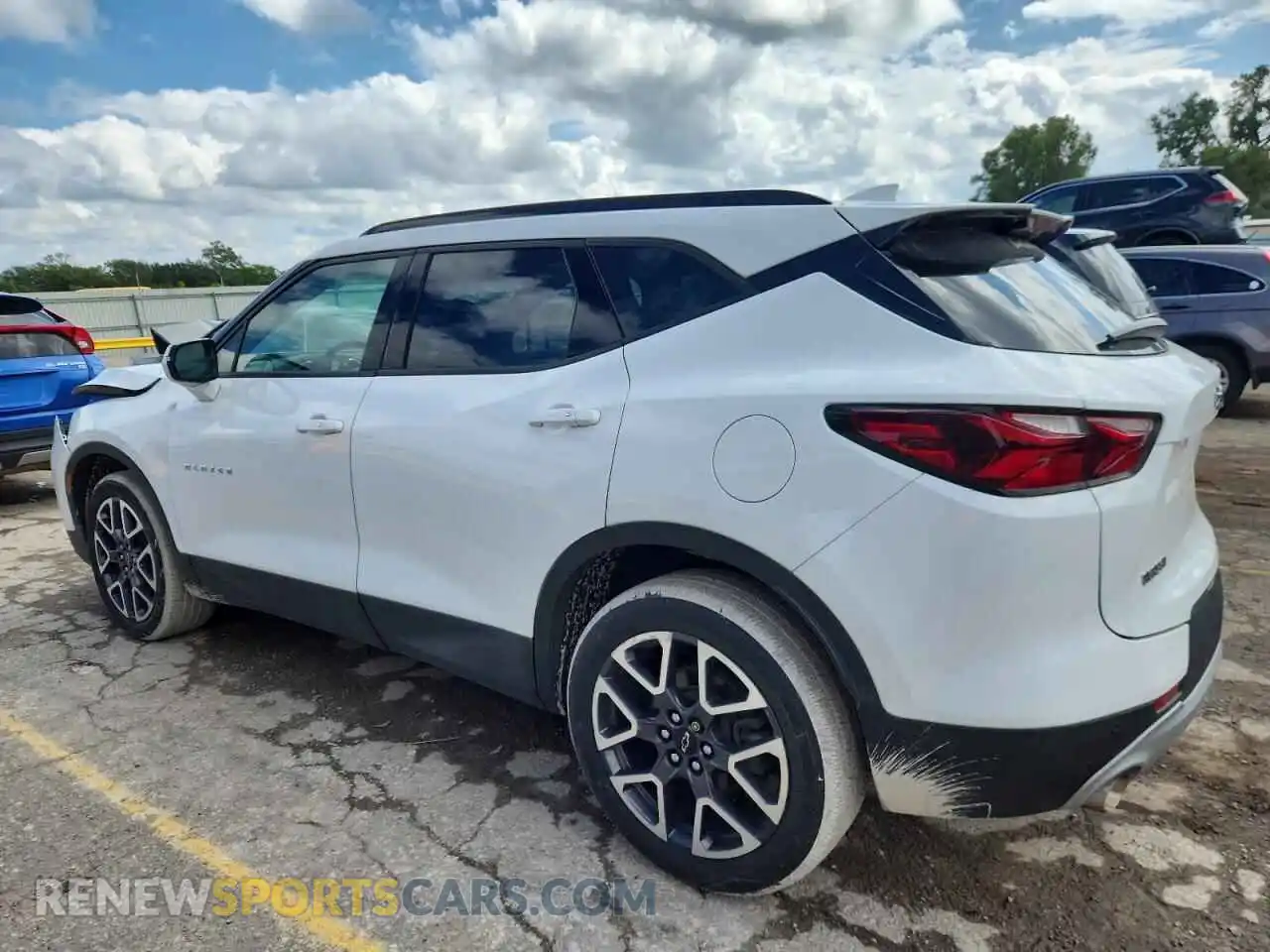 2 Photograph of a damaged car 3GNKBCRS3MS530140 CHEVROLET BLAZER 2021