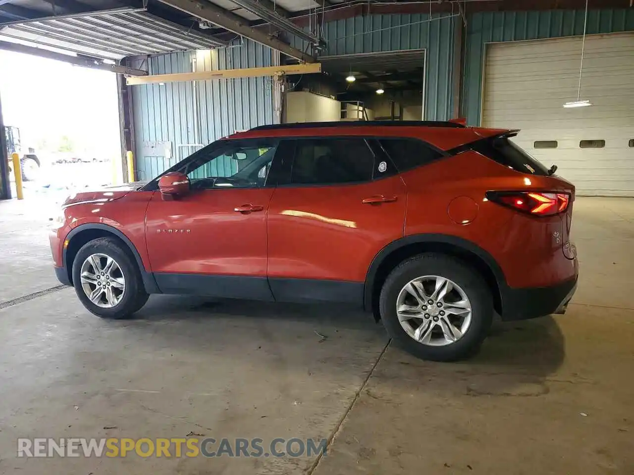 2 Photograph of a damaged car 3GNKBCRS3MS564689 CHEVROLET BLAZER 2021