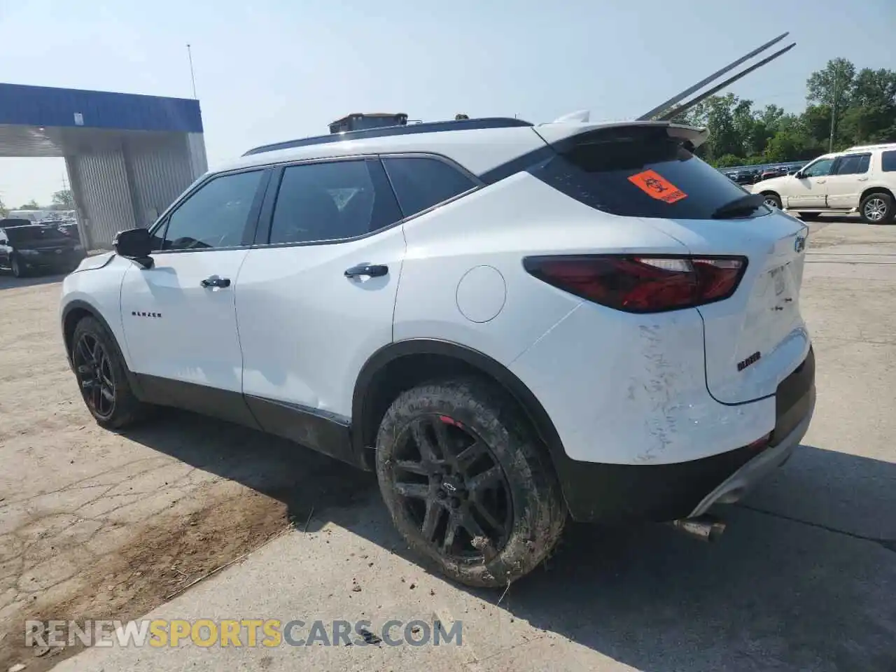 2 Фотография поврежденного автомобиля 3GNKBCRS3MS576969 CHEVROLET BLAZER 2021