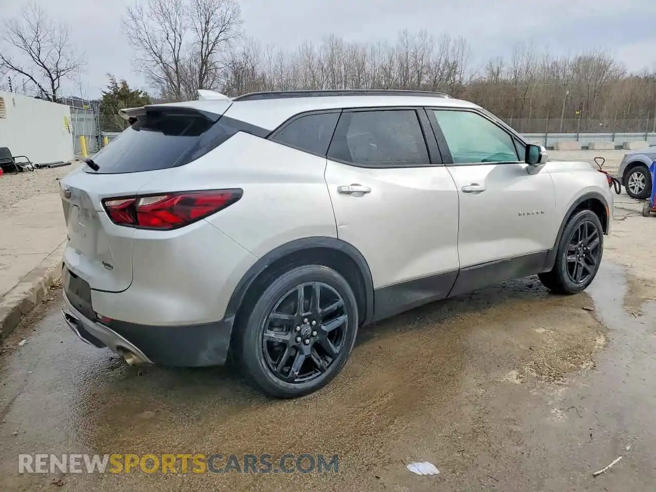 3 Photograph of a damaged car 3GNKBCRS5MS552334 CHEVROLET BLAZER 2021
