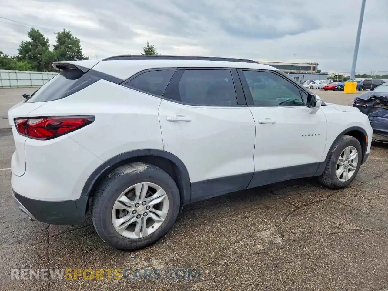 3 Photograph of a damaged car 3GNKBCRS5MS564287 CHEVROLET BLAZER 2021