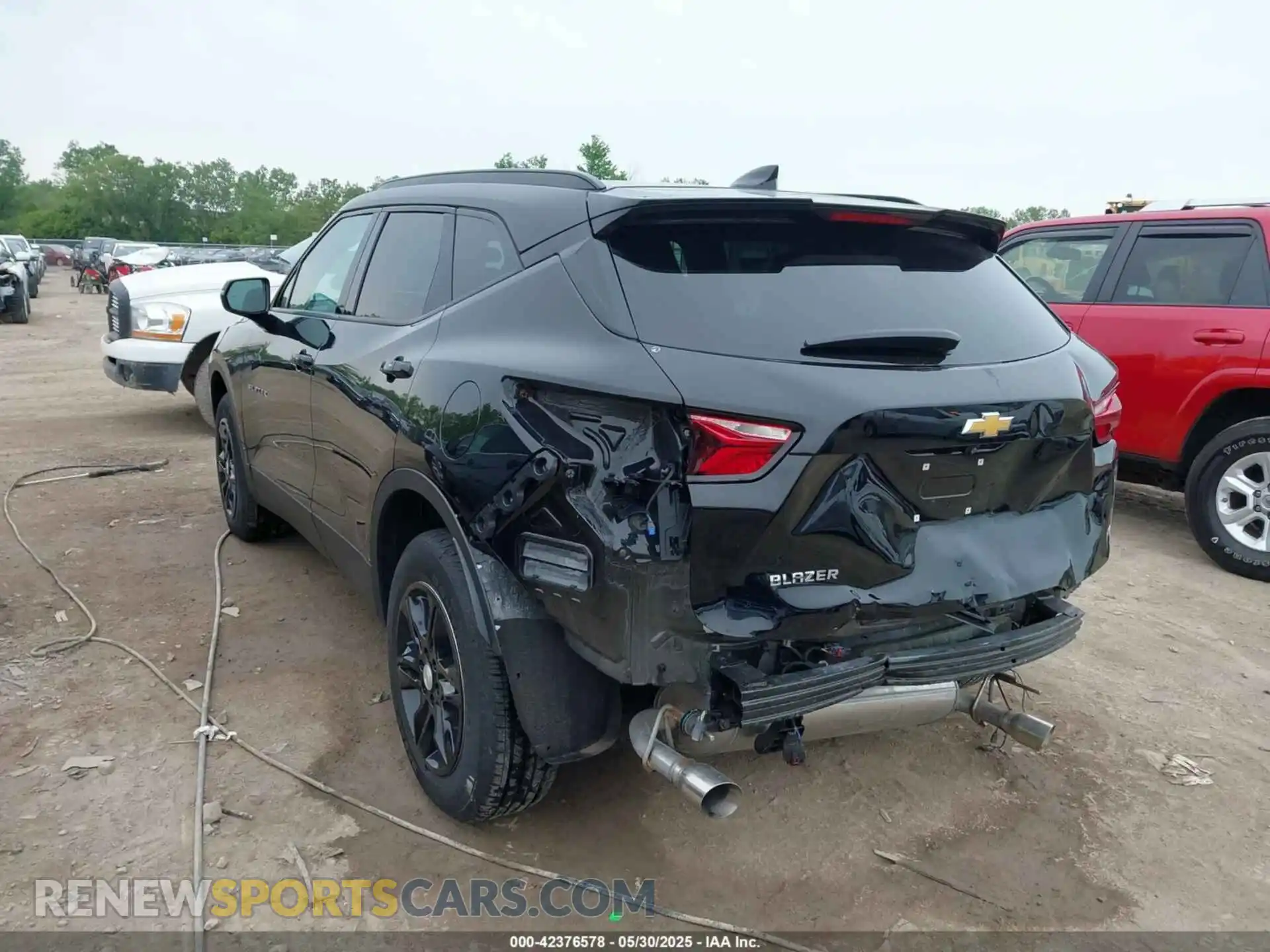 3 Photograph of a damaged car 3GNKBCRS6MS554917 CHEVROLET BLAZER 2021