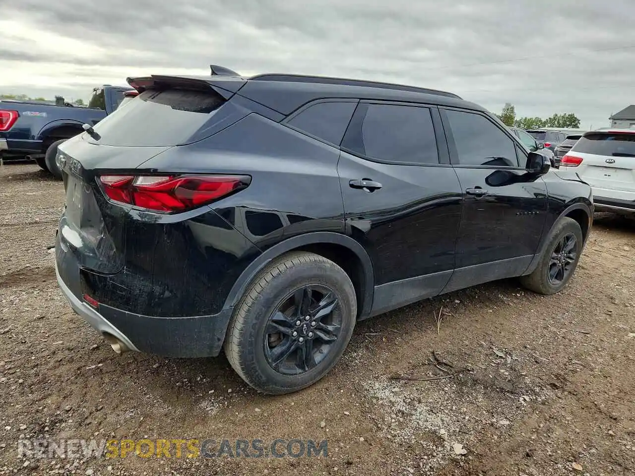 3 Photograph of a damaged car 3GNKBCRS8MS528268 CHEVROLET BLAZER 2021