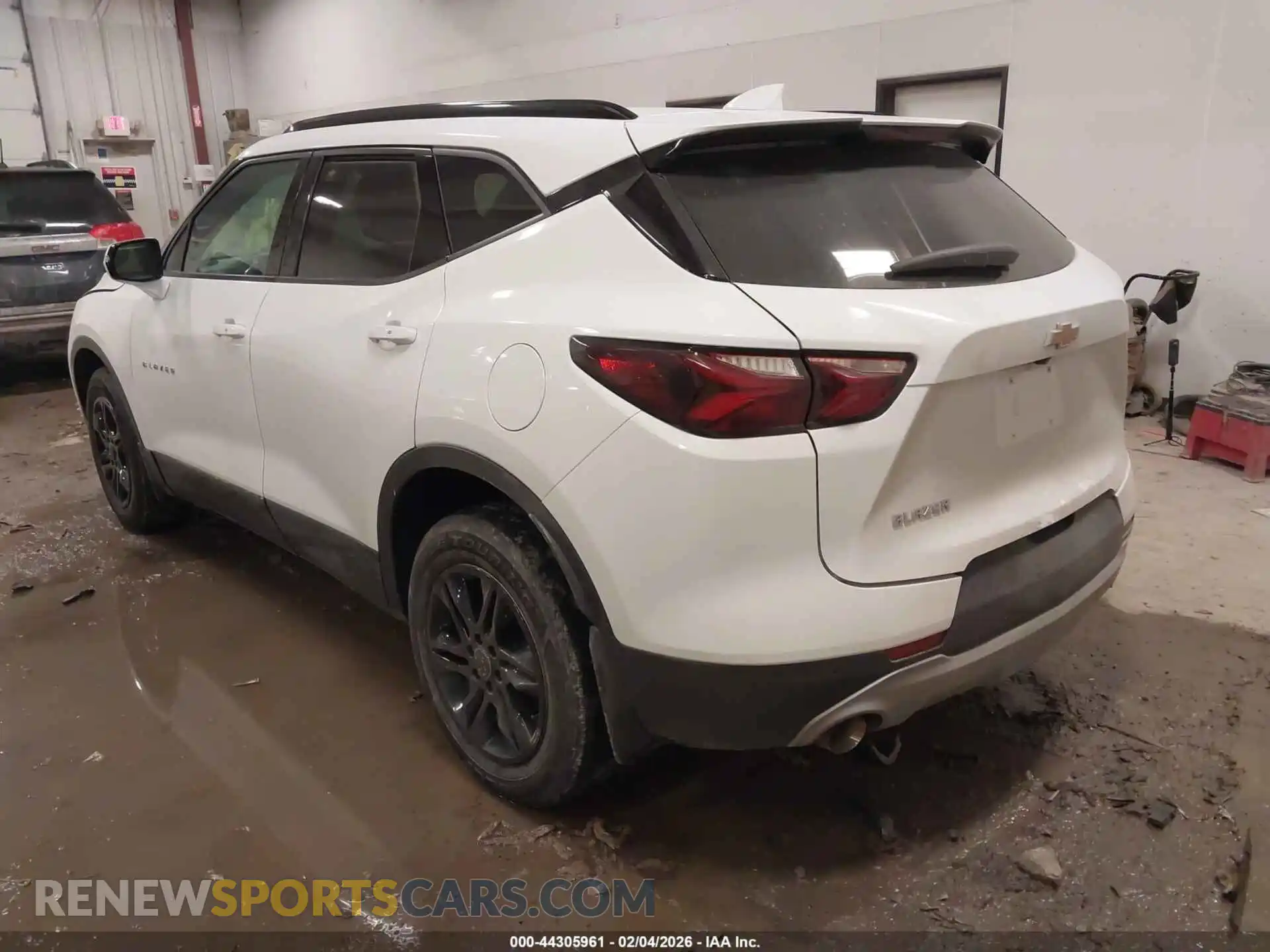 3 Photograph of a damaged car 3GNKBCRS9MS501368 CHEVROLET BLAZER 2021