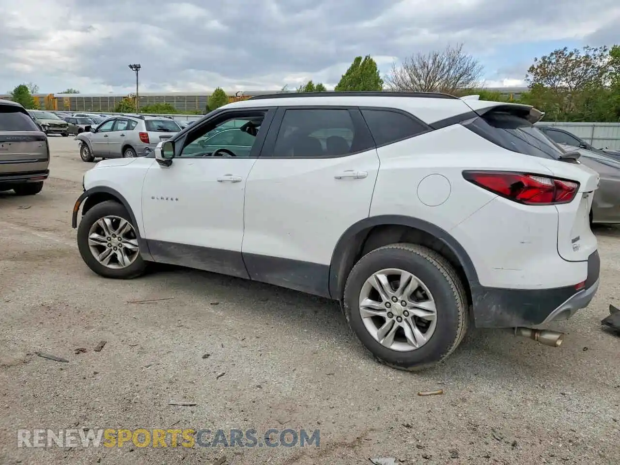 2 Photograph of a damaged car 3GNKBCRS9MS515710 CHEVROLET BLAZER 2021