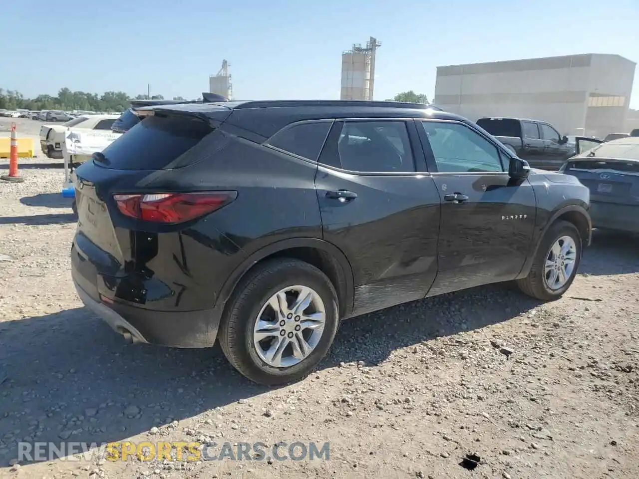 3 Photograph of a damaged car 3GNKBCRS9MS584137 CHEVROLET BLAZER 2021