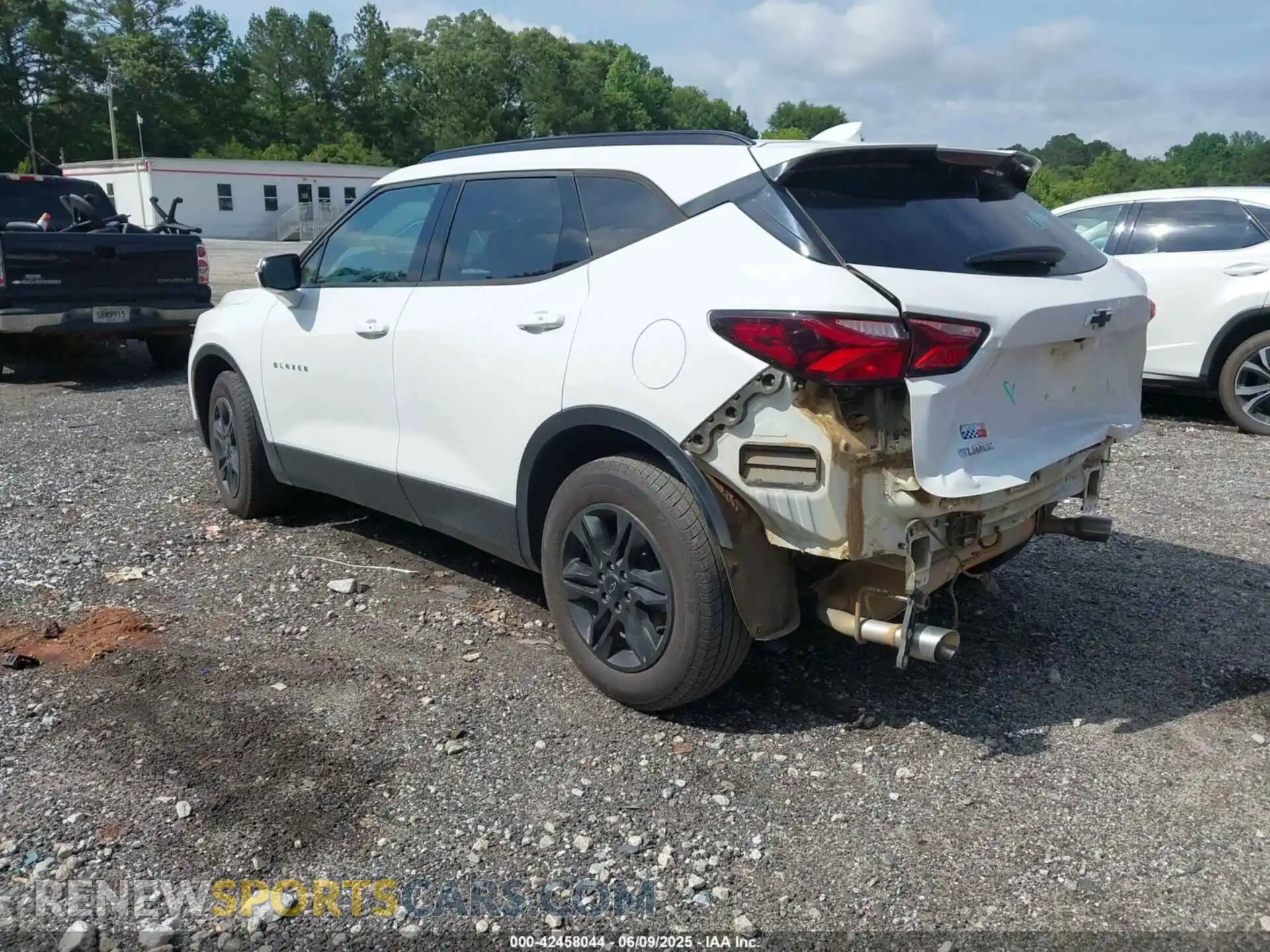 3 Photograph of a damaged car 3GNKBCRSXMS518468 CHEVROLET BLAZER 2021