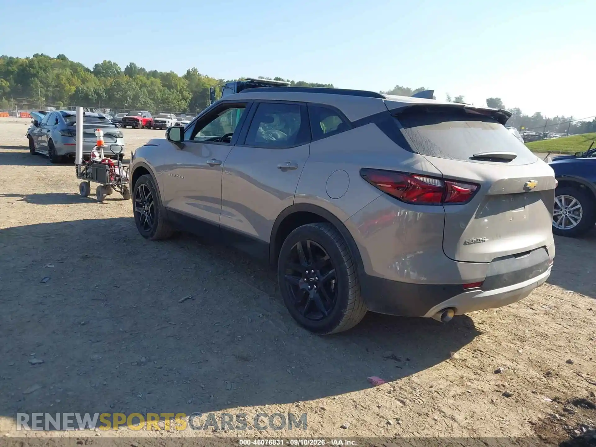 3 Фотография поврежденного автомобиля 3GNKBDRS0MS517741 CHEVROLET BLAZER 2021