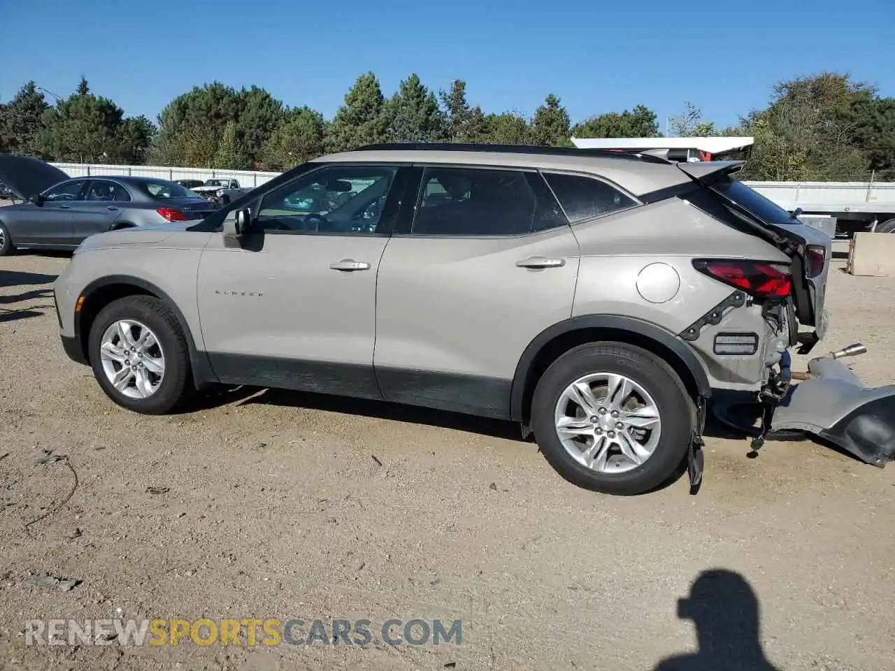 2 Photograph of a damaged car 3GNKBDRS0MS537505 CHEVROLET BLAZER 2021