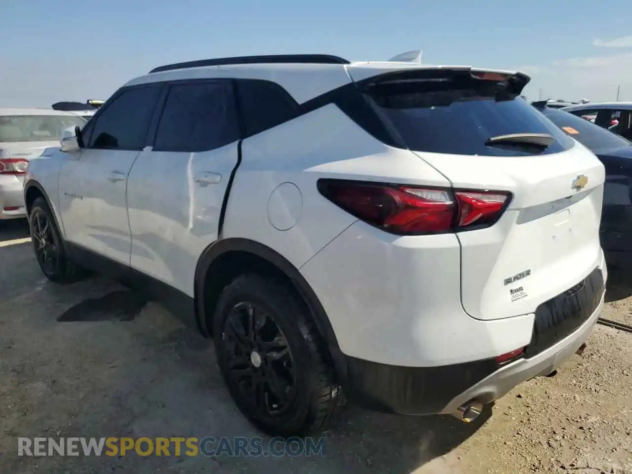 2 Фотография поврежденного автомобиля 3GNKBDRS3MS510251 CHEVROLET BLAZER 2021