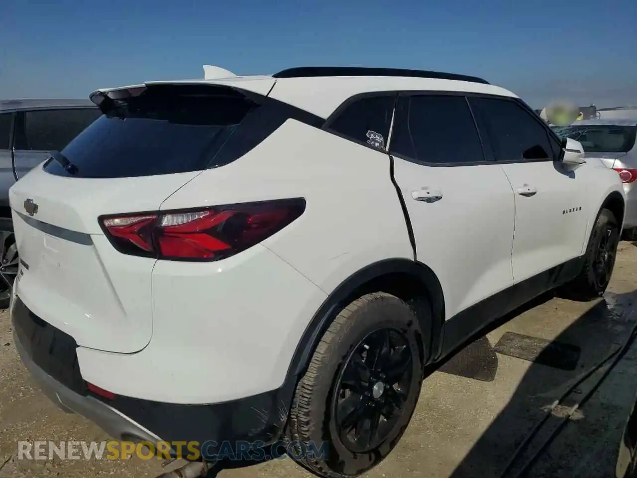 3 Фотография поврежденного автомобиля 3GNKBDRS3MS510251 CHEVROLET BLAZER 2021