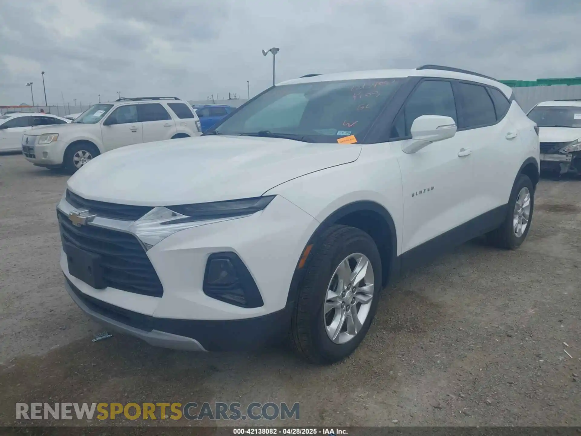 2 Фотография поврежденного автомобиля 3GNKBDRS6MS537833 CHEVROLET BLAZER 2021