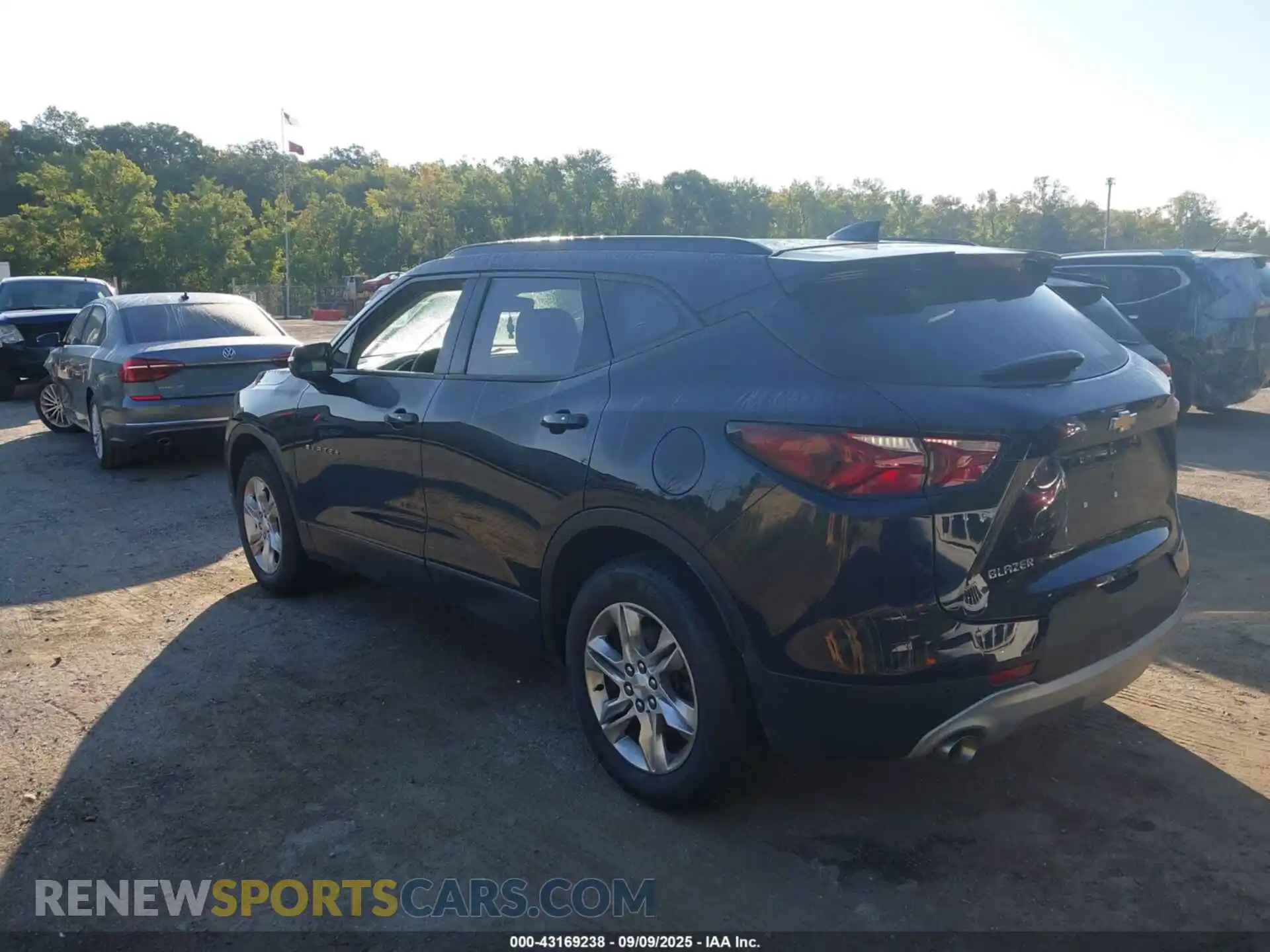 3 Photograph of a damaged car 3GNKBDRS7MS537923 CHEVROLET BLAZER 2021