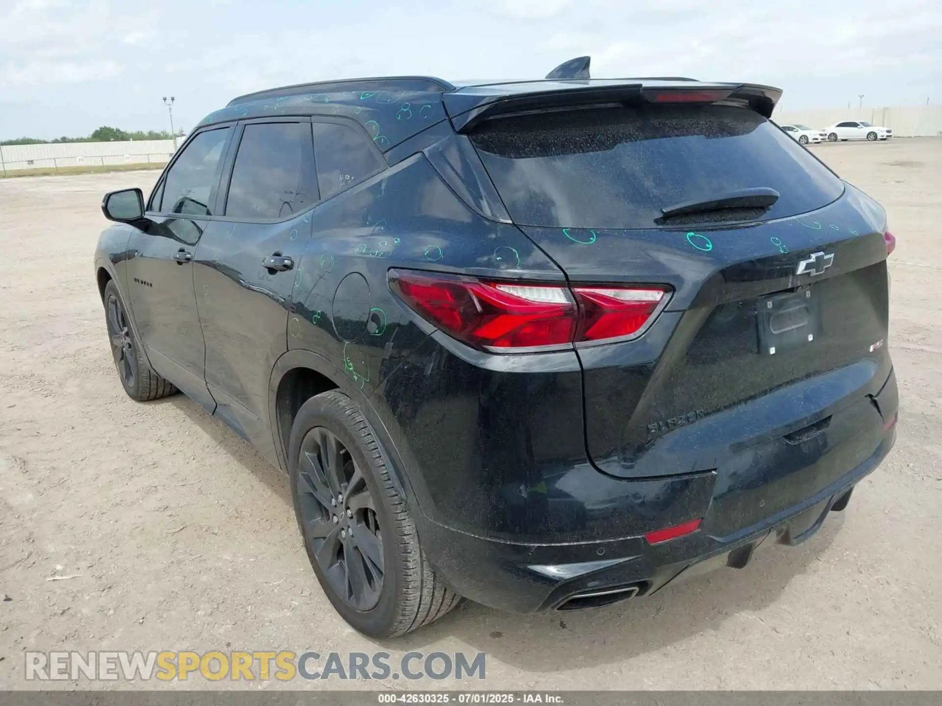 3 Photograph of a damaged car 3GNKBERS1MS502347 CHEVROLET BLAZER 2021