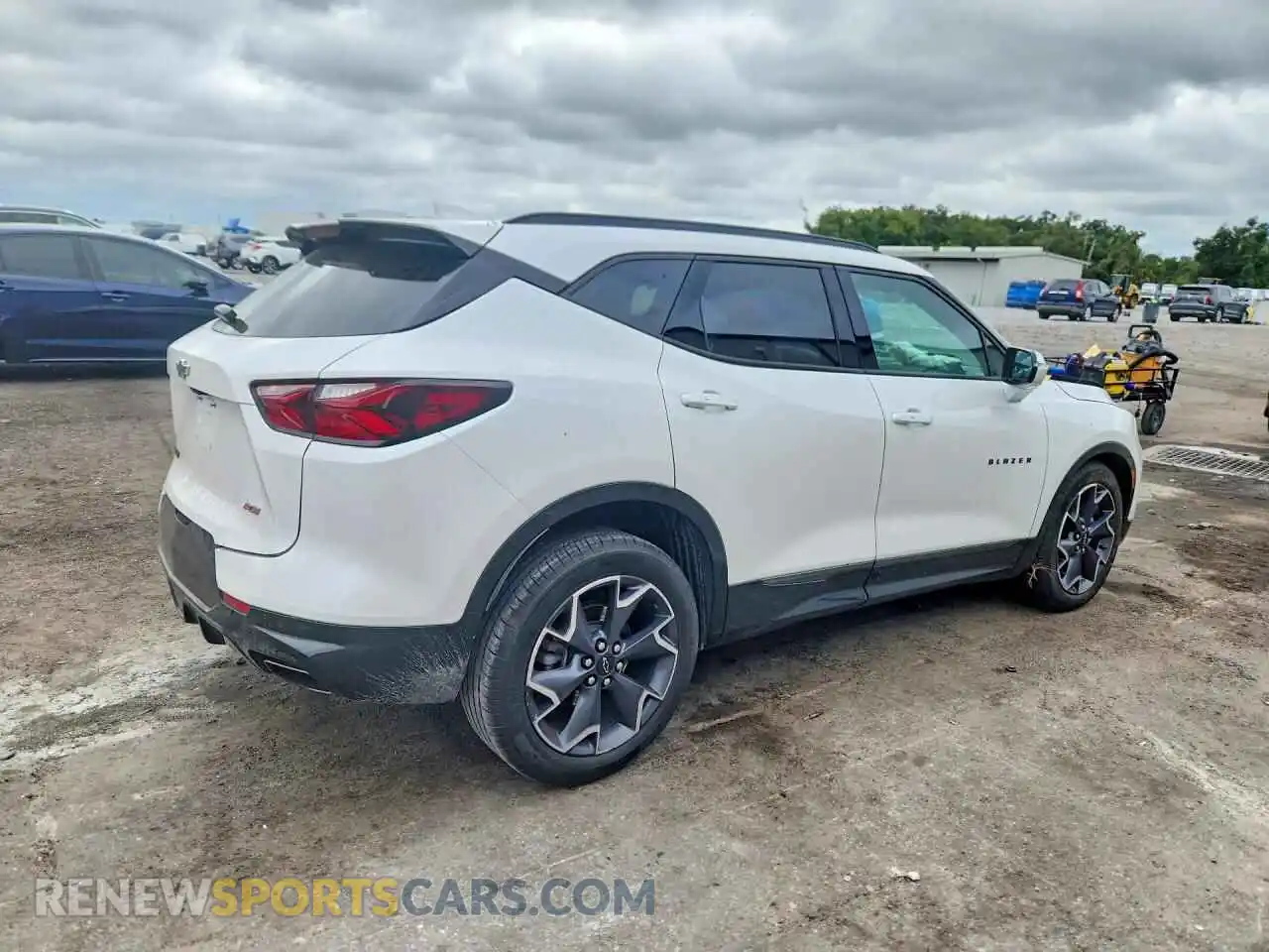 3 Фотография поврежденного автомобиля 3GNKBERS1MS561768 CHEVROLET BLAZER 2021