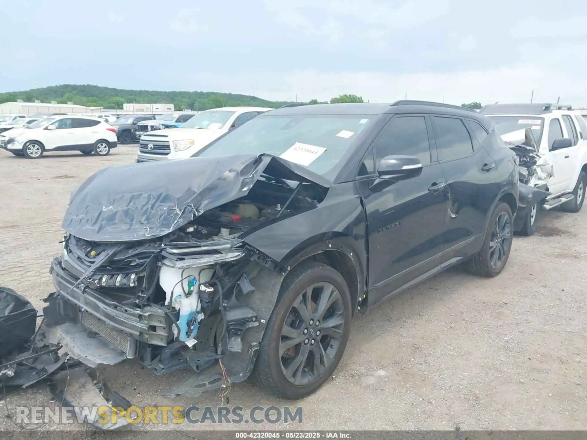 2 Photograph of a damaged car 3GNKBERS6MS583636 CHEVROLET BLAZER 2021